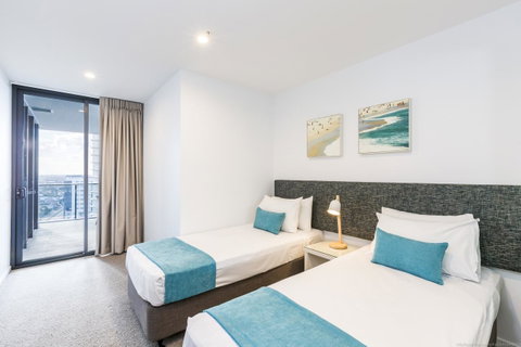 Boardwalk Burleigh Beach - Official - Taree Accommodation 10