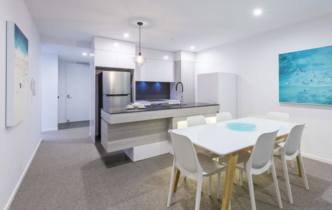 Boardwalk Burleigh Beach - Official - Taree Accommodation 29