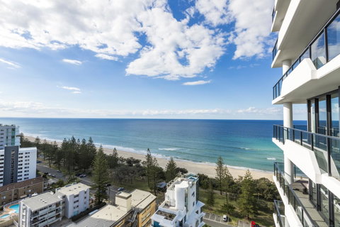 Boardwalk Burleigh Beach - Official - Taree Accommodation 27