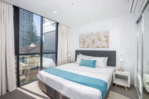 Boardwalk Burleigh Beach - Official - Taree Accommodation 37