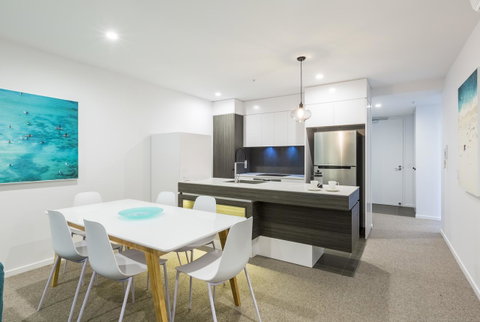 Boardwalk Burleigh Beach - Official - Taree Accommodation 8