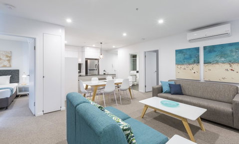 Boardwalk Burleigh Beach - Official - Taree Accommodation 42