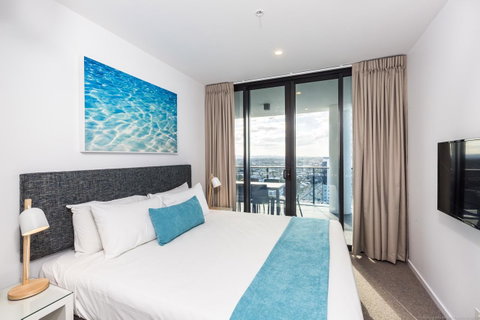 Boardwalk Burleigh Beach - Official - Taree Accommodation 13