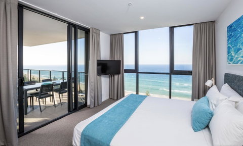 Boardwalk Burleigh Beach - Official - Taree Accommodation 4