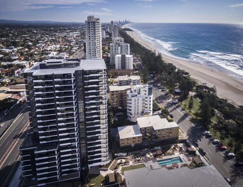 Boardwalk Burleigh Beach - Official - Taree Accommodation 41