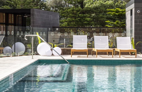 Boardwalk Burleigh Beach - Official - Taree Accommodation 25
