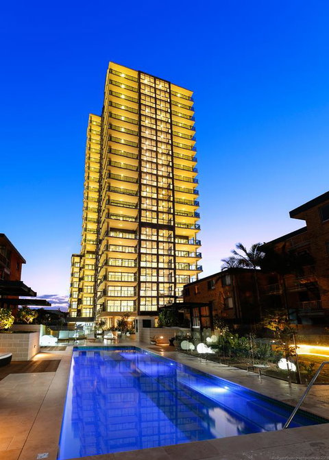 Boardwalk Burleigh Beach - Official - Taree Accommodation 7