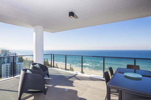 Boardwalk Burleigh Beach - Official - Taree Accommodation 2