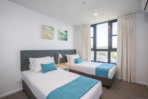 Boardwalk Burleigh Beach - Official - Taree Accommodation 40