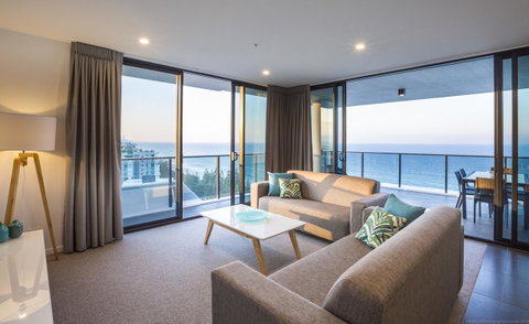 Boardwalk Burleigh Beach - Official - Taree Accommodation 6