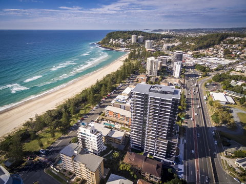 Boardwalk Burleigh Beach - Official - Taree Accommodation 30
