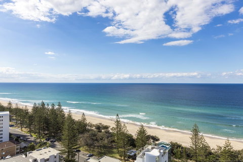 Boardwalk Burleigh Beach - Official - Taree Accommodation 14