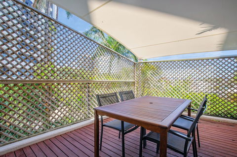 Tiki Hotel Apartments Surfers Paradise - Taree Accommodation 10