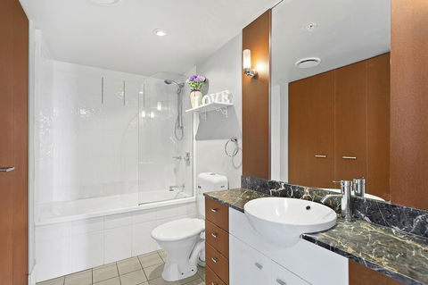 Beach Stay - Ocean & Riverview Resort Chevron Renaissance Central Surfers Paradise - Taree Accommodation 6