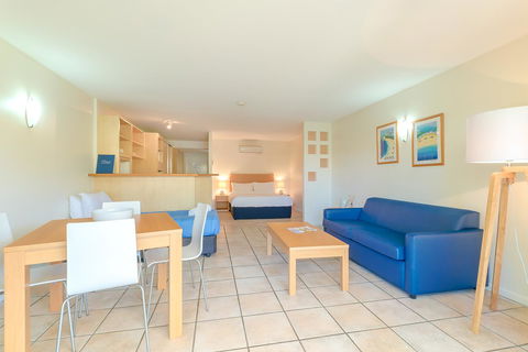 At The Sound Noosa Motel - Taree Accommodation 39