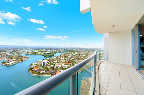 The Towers Of Chevron Renaissance - Holidays Gold Coast - Taree Accommodation 12