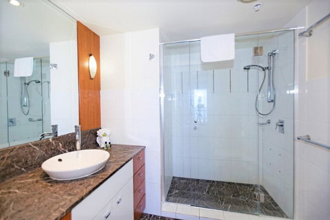 The Towers Of Chevron Renaissance - Holidays Gold Coast - Taree Accommodation 38