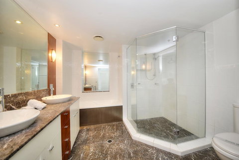 The Towers Of Chevron Renaissance - Holidays Gold Coast - Taree Accommodation 16