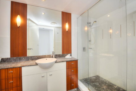 The Towers Of Chevron Renaissance - Holidays Gold Coast - Taree Accommodation 17