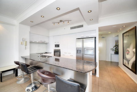 The Towers Of Chevron Renaissance - Holidays Gold Coast - Taree Accommodation 18