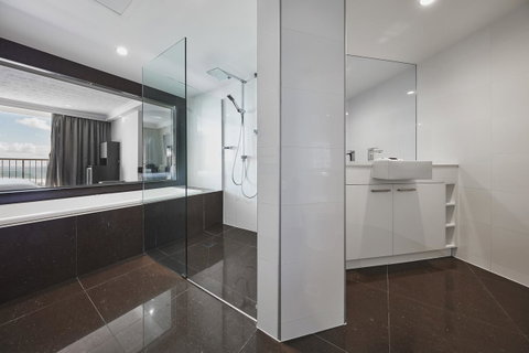 Novotel Surfers Paradise - Taree Accommodation 20