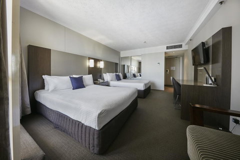 Novotel Surfers Paradise - Taree Accommodation 11