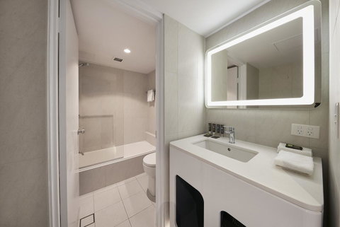 Novotel Surfers Paradise - Taree Accommodation 13