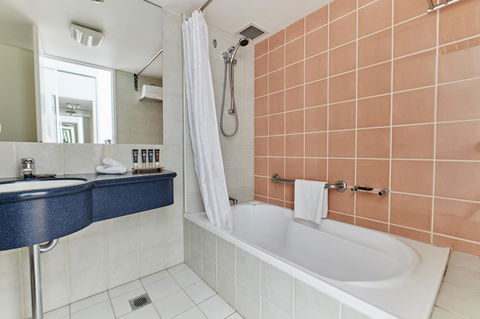 Novotel Cairns Oasis Resort - Taree Accommodation 2