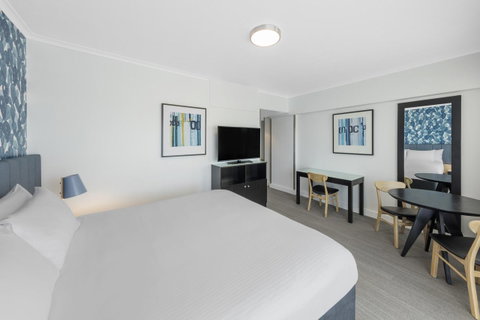 Vibe Hotel Gold Coast - Taree Accommodation 10