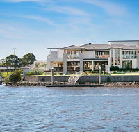 Riverfront Dream - Taree Accommodation