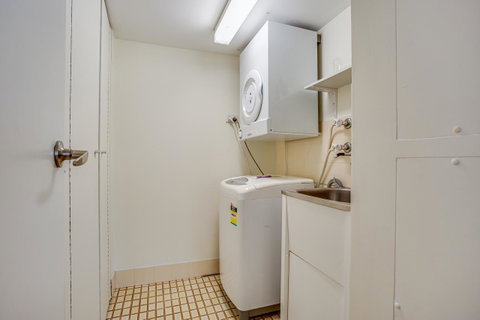 Gemini Court Holiday Apartments - Taree Accommodation 6