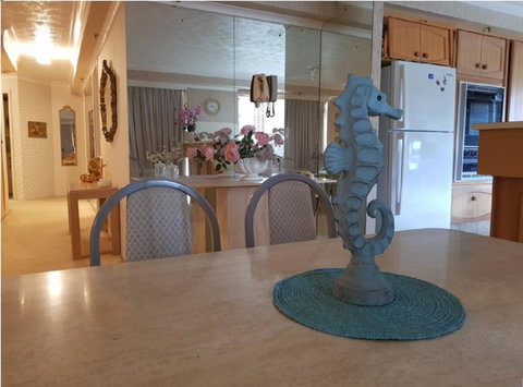 Gemini Court Holiday Apartments - Taree Accommodation 37