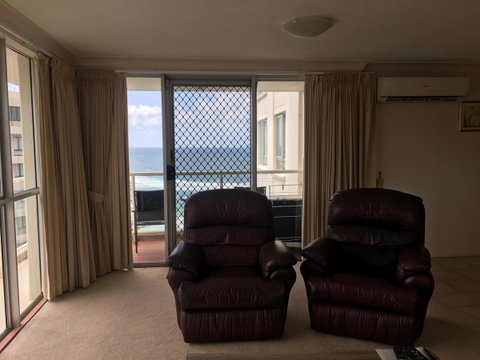 Burleigh Beach Tower - Taree Accommodation 2