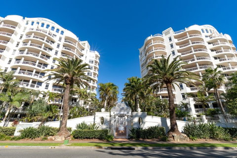 ULTIQA Burleigh Mediterranean Resort - Taree Accommodation 13