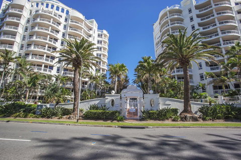 ULTIQA Burleigh Mediterranean Resort - Taree Accommodation 19