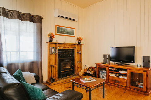 Apple Blossom Cottages - Taree Accommodation 6