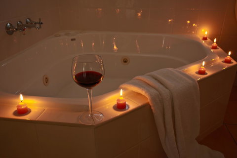 Apple Blossom Cottages - Taree Accommodation 13