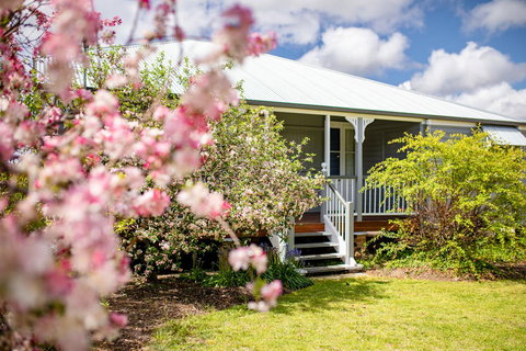 Apple Blossom Cottages - Taree Accommodation 1