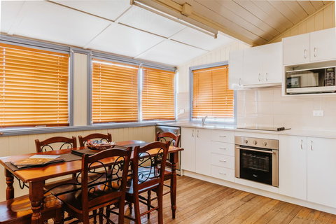 Apple Blossom Cottages - Taree Accommodation 7