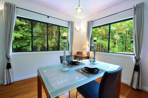 Misty Mountains Rainforest Retreat - Taree Accommodation 11