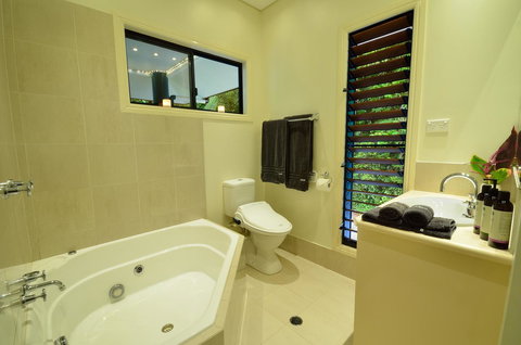 Misty Mountains Rainforest Retreat - Taree Accommodation 12