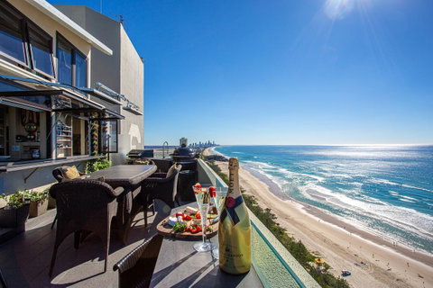 Burleigh Esplanade Apartments - Taree Accommodation 10