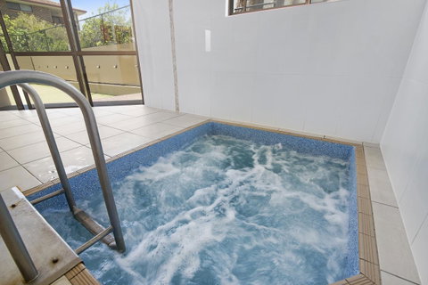 Burleigh Esplanade Apartments - Taree Accommodation 22