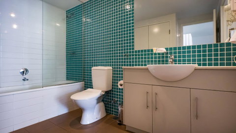 Swell Resort Burleigh Heads - Taree Accommodation 6