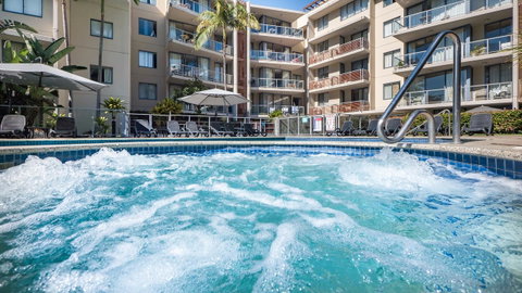Swell Resort Burleigh Heads - Taree Accommodation 12