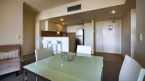 Swell Resort Burleigh Heads - Taree Accommodation 36