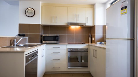 Swell Resort Burleigh Heads - Taree Accommodation 7