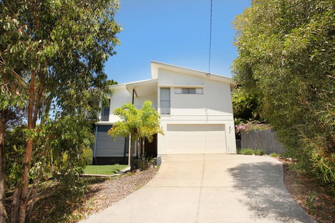 224 Centenary Heights Road Coolum Beach, 500 Dollar Bond, Linen Included - Taree Accommodation 0