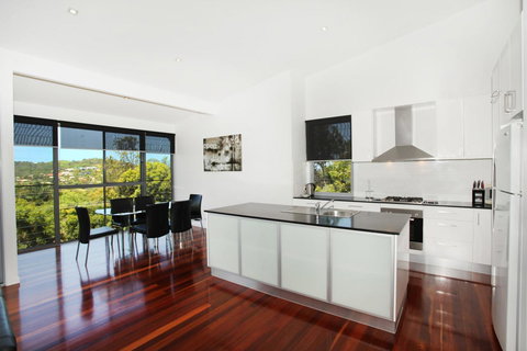 224 Centenary Heights Road Coolum Beach, 500 Dollar Bond, Linen Included - Taree Accommodation 2