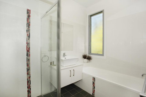 224 Centenary Heights Road Coolum Beach, 500 Dollar Bond, Linen Included - Taree Accommodation 9